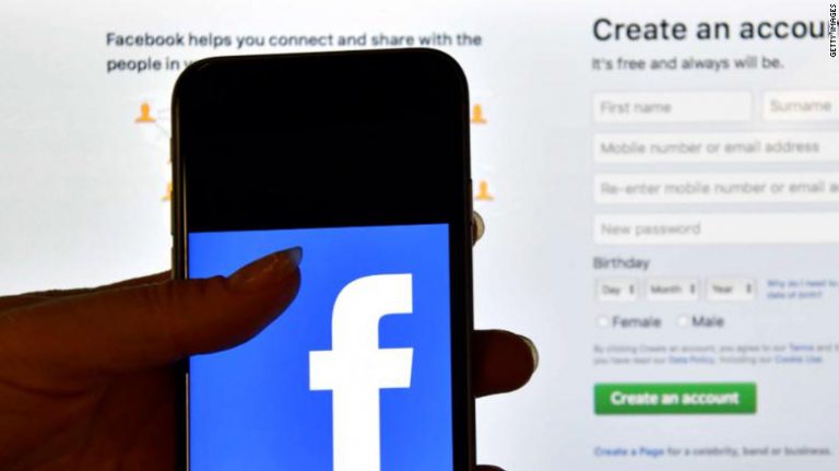 Sono trapelati i dati di mezzo miliardo di utenti di Facebook