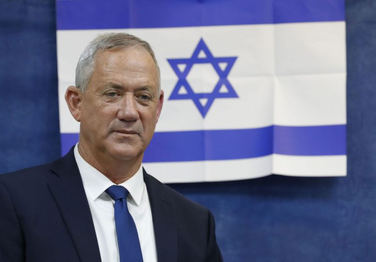 Un impiegato del ministro della difesa Gantz è accusato di spionaggio per l’Iran attraverso Black Shadow
