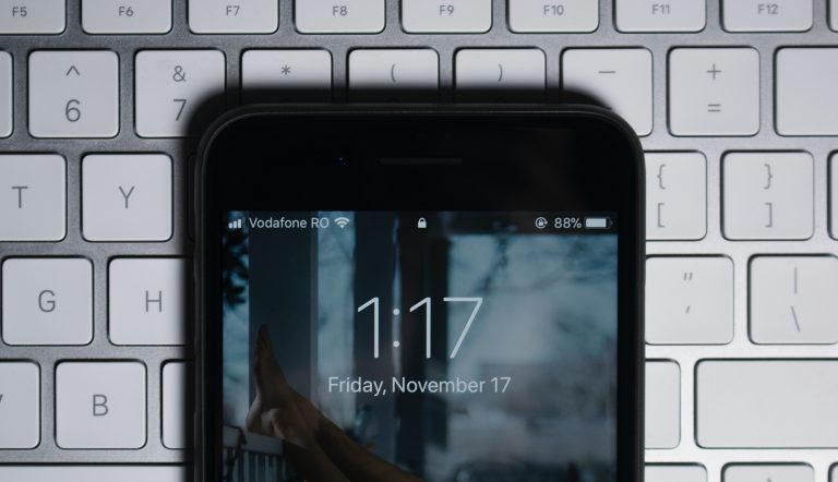 Attaccata Vodafone portoghese, Lapsus alza la mano