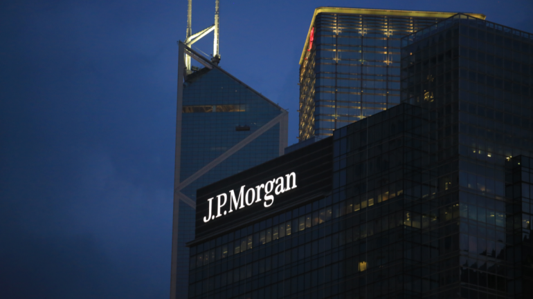 Tumulti in JP Morgan per il ricorso di Ray Ban sulla frode nei conti bancari